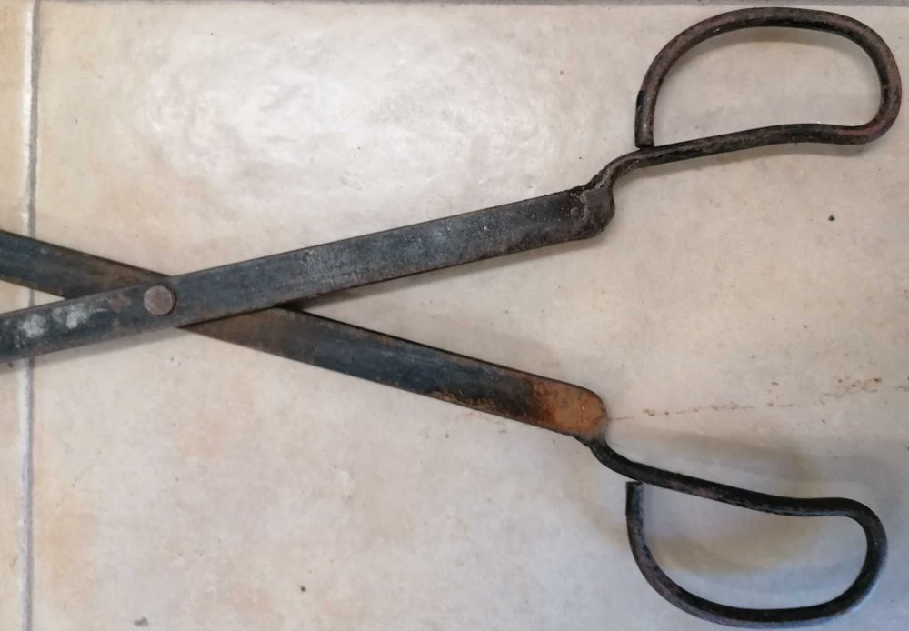 Tenaz grande de 70 cm, muito antigo,