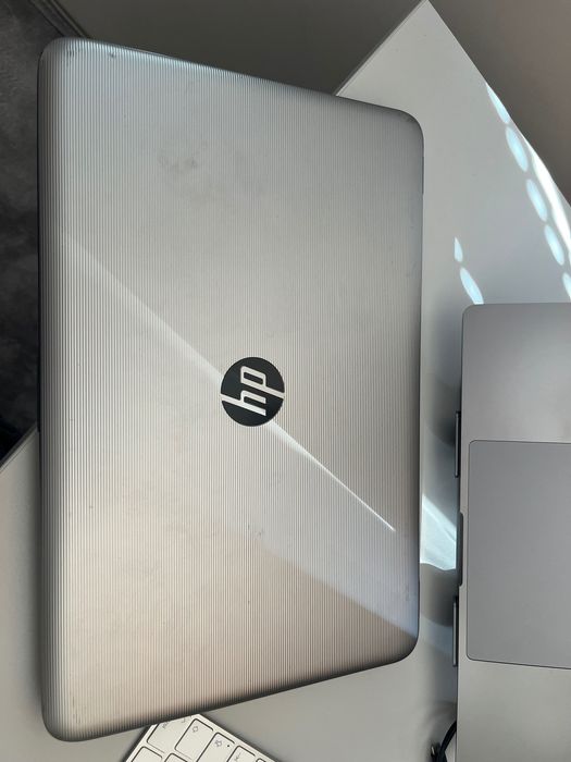 Laptop HP – Intel i3, 8 GB RAM, 1 TB HDD – sprawny, gotowy do pracy + zasilacz + torba