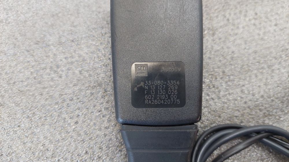 Encaixe de cinto frente direito OPEL Astra H GTC (L08)