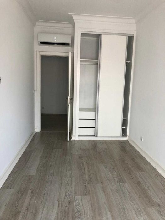 T2 Renovado para Arrendamento – Campolide, Lisboa
