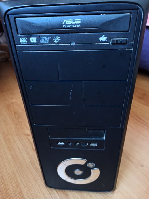 Настольный компьютер рабочий