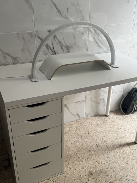 Mesa de manicure branca