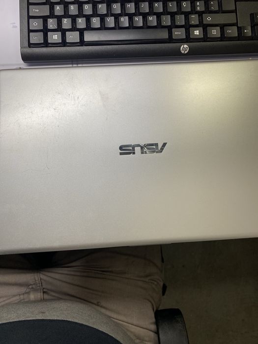 ASUS laptop in excellent condition64354218605059121