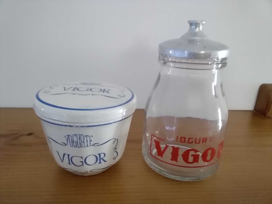 Pote com Tampa: Yogurte Vigor - Central Láctea, Lda. - Fábrica de Loiça de Sacavém