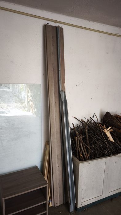 Cama de casal e mesa de cabeceira sem colchão