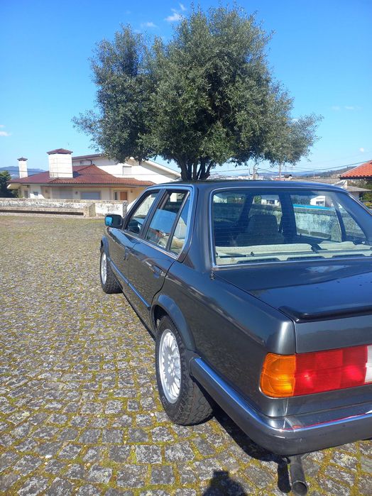 BMW E30 Clássico