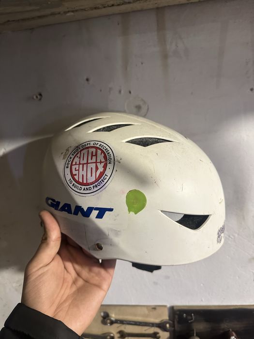 Продам шолом та наколінніки