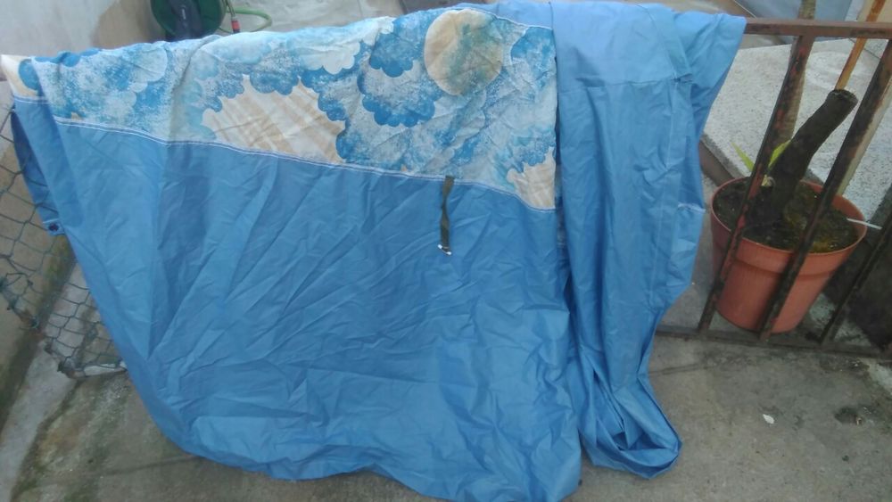 1 barraca de praia em bom estado e 2 pergulas de  jardimergulad em bom