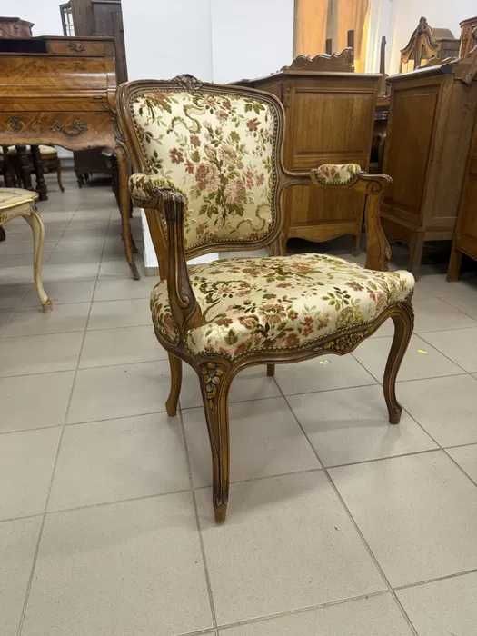 Elegancki fotel w klasycznym stylu ludwikowskim. Transport na cały kraj