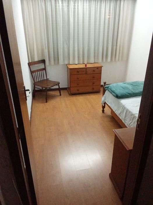 Quarto para arrendar