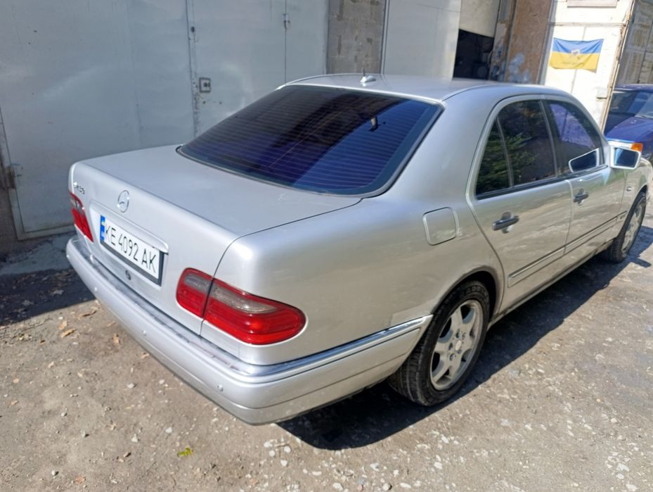 Мерседес w210 e 430 1999, m113, 4.3. Газ/бензин.