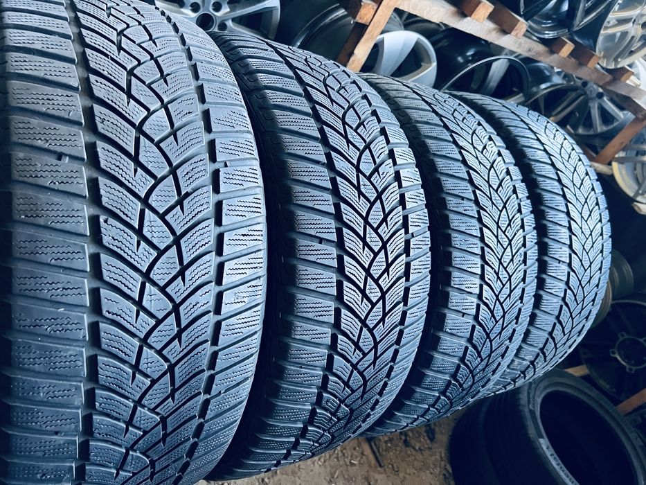 Шини Резина Зимові 235 45 18 Goodyear UltraGrip Performance 4шт