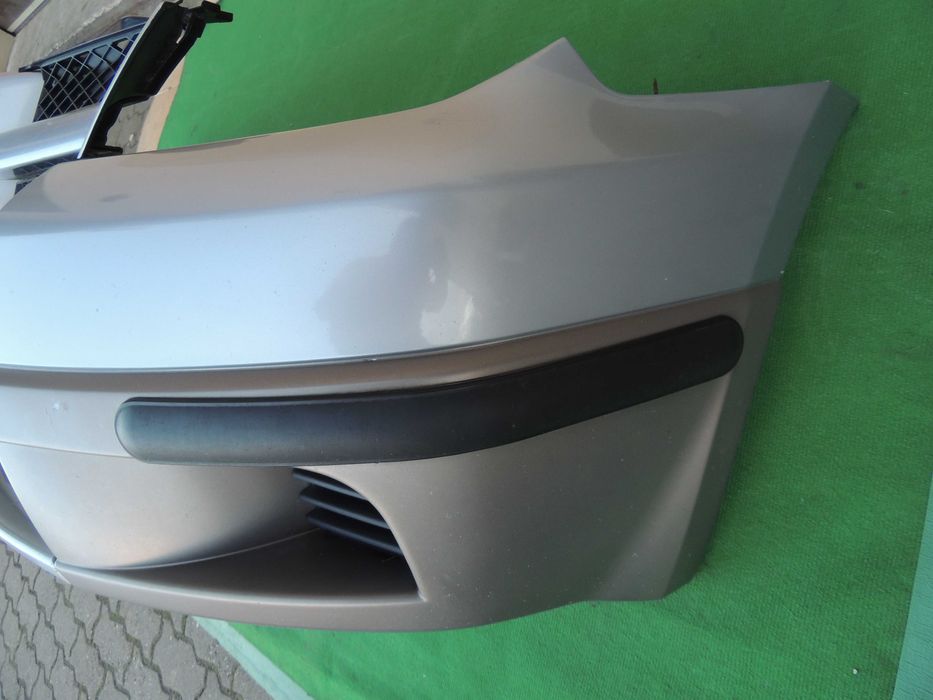 Zderzak przód przedni Mitsubishi Outlander 1 I 03,04,05,06 SREBRNY A31