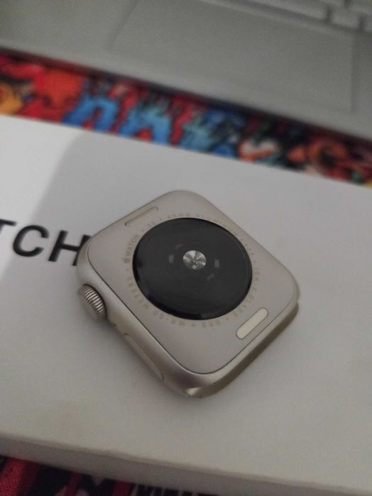 Apple watch SE (GEN 2) 40mm Starlight