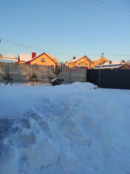 Подобово дерев'яний будинок з сауною.