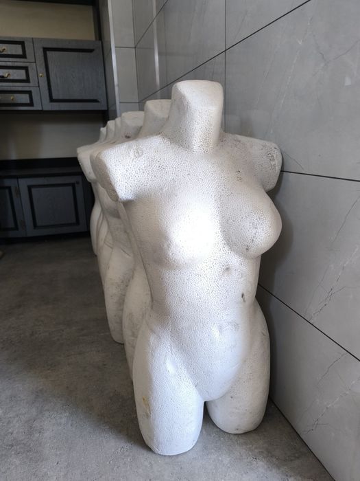 Manekin tors kobiecy, styropianowy