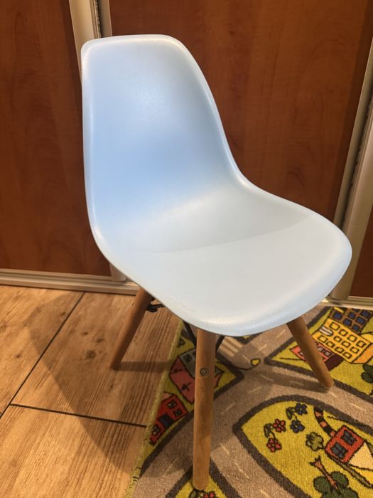 Krzeselka typu skandynawkiego 2szt