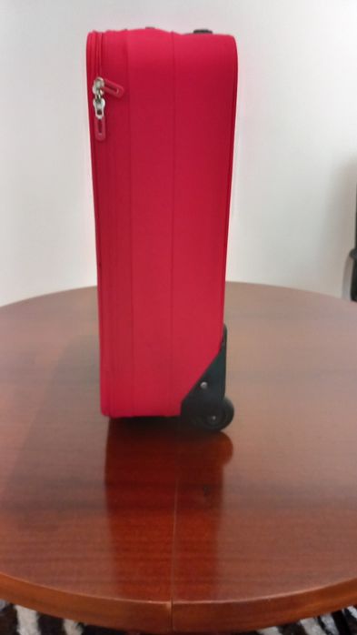 Mala de viagem vermelha