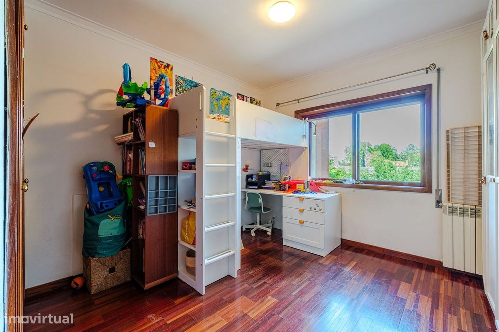 T2 Ermesinde com Garagem e Lareira – Renovado