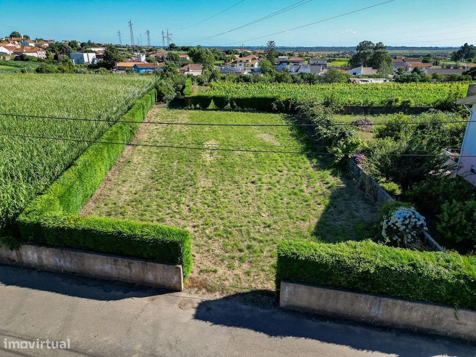 Terreno com 1.290m2 para construção de Moradia  até 774m2, em Salreu