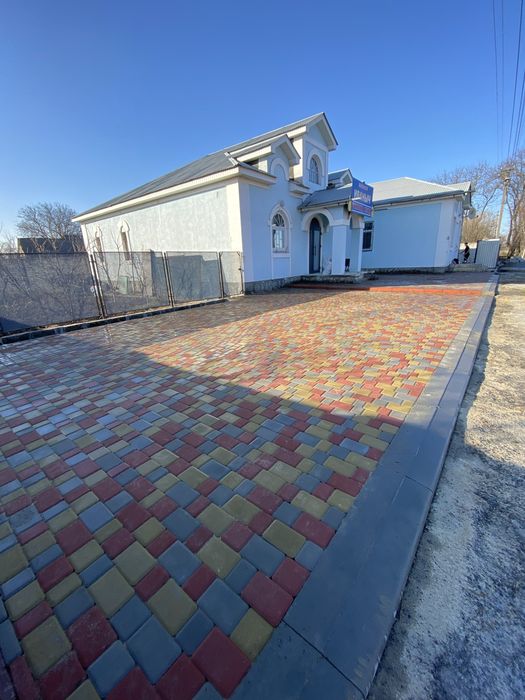 Укладання тротуарної плитки Бруківки Укладка тротуарной плитки ФЭМ