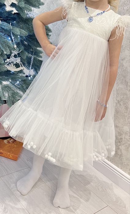 Біла новорічна сукня