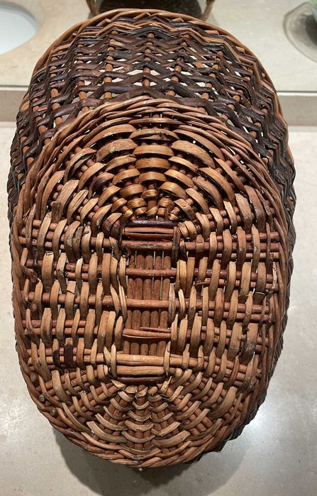 Cesto de vime artesanal, fabricado na Madeira