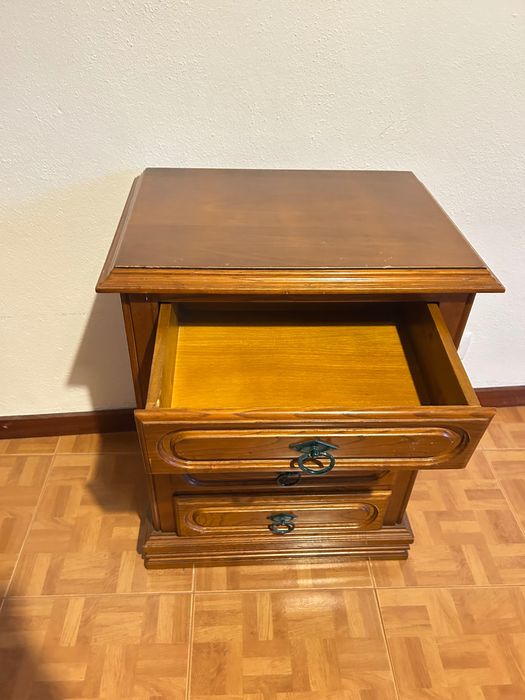 Secretaria vintage em pinho de ótima qualidade