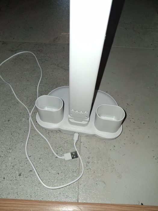 Lampa led na biurk z zegarem i data