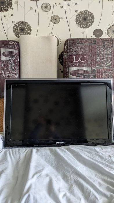 Телевизор Samsung 32' с креплением vesa