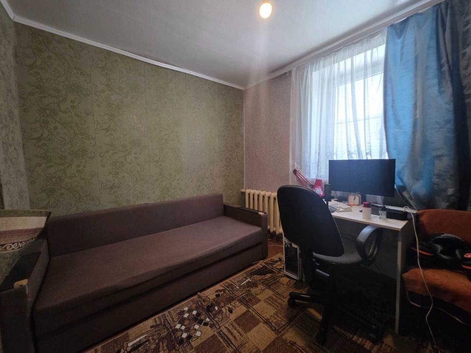 Будинок в районі 8 школи