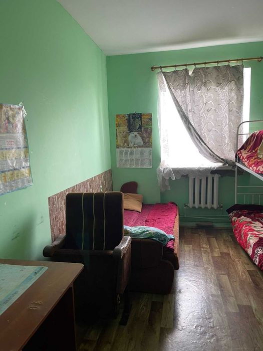 Продаю 5 комнатную квартиру в центре пгт Таирово.