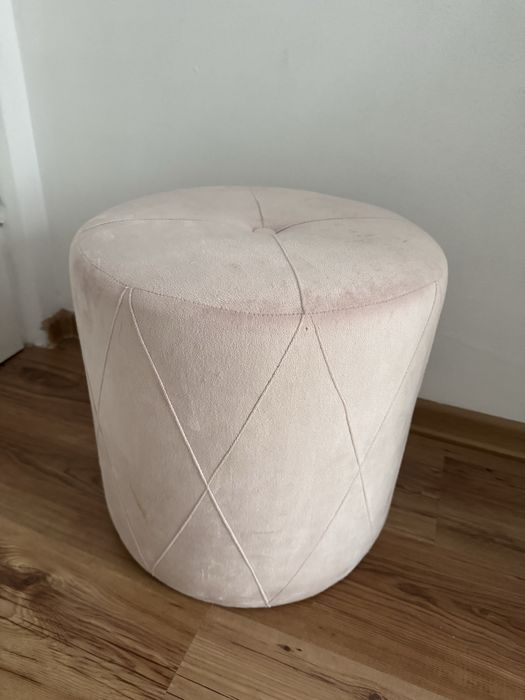 Puf jasny pudrowy róż różowy pufa pikowana