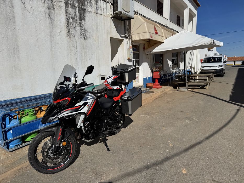 Benelli TRK 702X. Bancos em gel