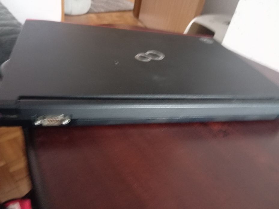 Laptop Fujitsu  Lifebook E556