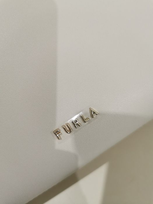 Mala Furla com etiqueta