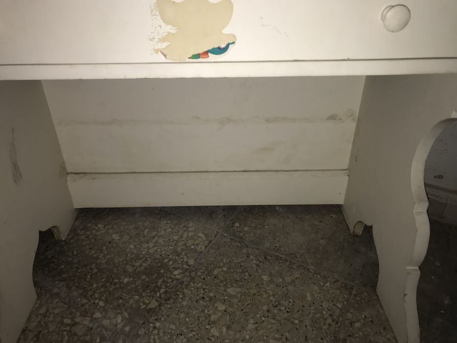 Escrivaninha muito antiga