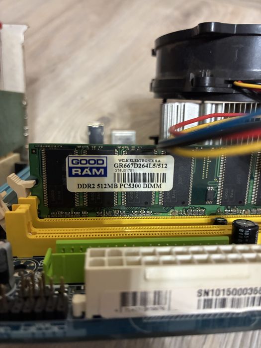 материнська плата GIGABYTE GA-G31M-ES2L