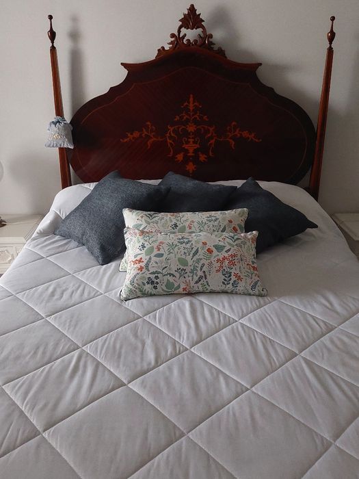 Cama em mogno estilo Quen Anne