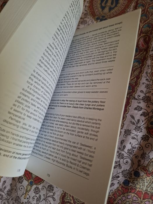 Olaria Livro sobre potes de cerâmica.  Em inglês