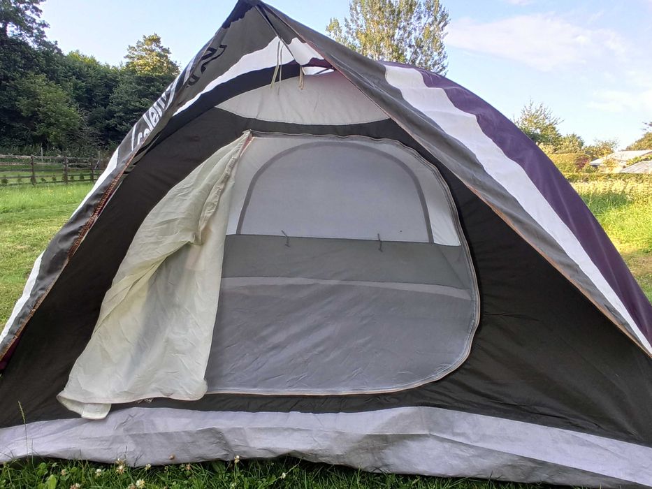 Namiot: Coleman Sundome 7'x7'.