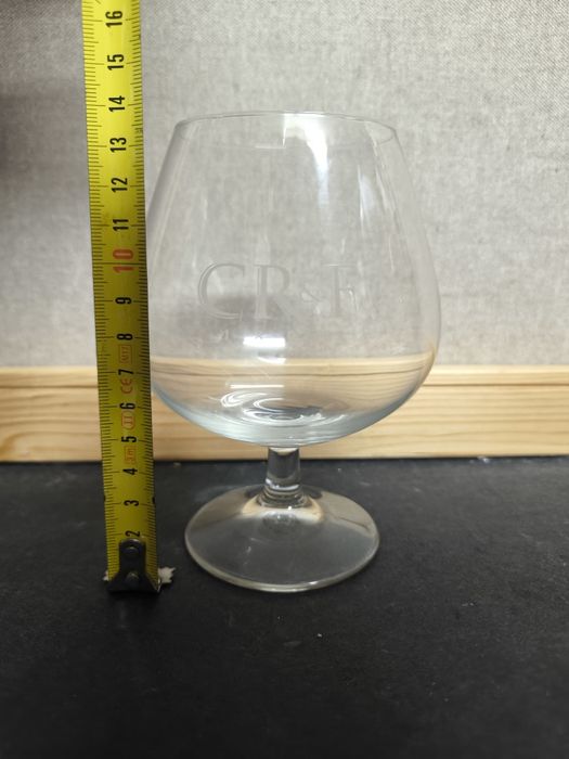 Copo CRF em Vidro 
Copo aguardente elegante com a gravação CRF.

- Des