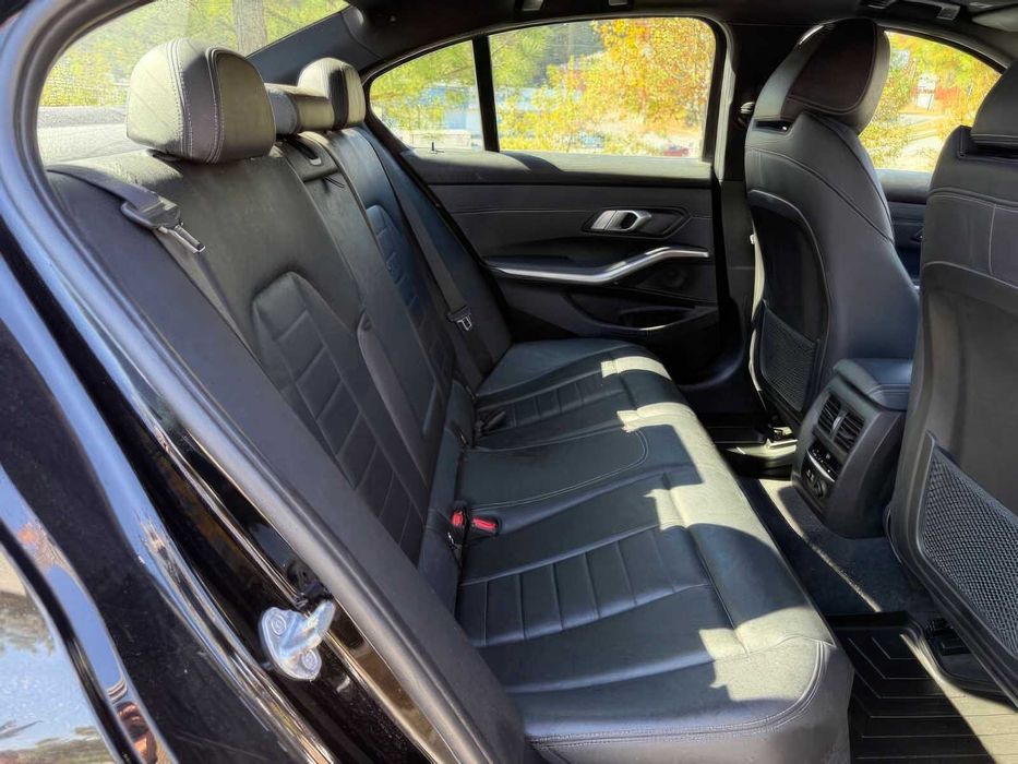 BMW 3 Series 330i xDrive      2019