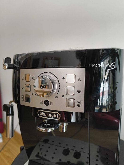 Máquina de Café Automática DELONGHI Magnifica S