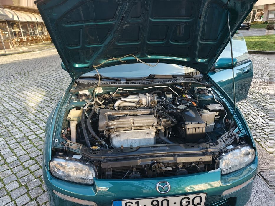 Mazda 322 F japonês
