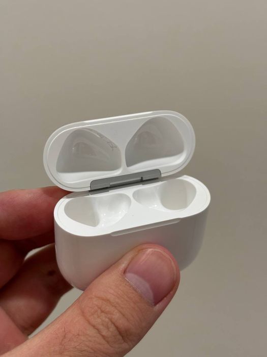 Etui ladujace airpods 4 Bez ANC