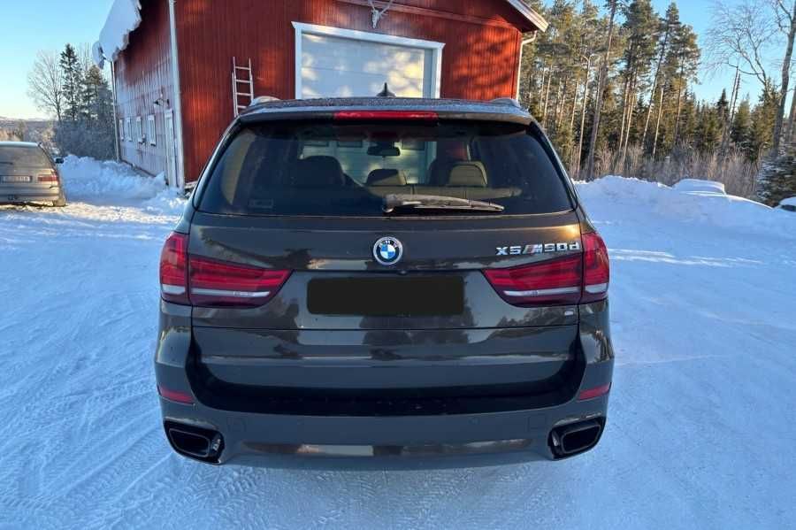 У продажі авто з ЄС BMW X5 M50D 2015 року