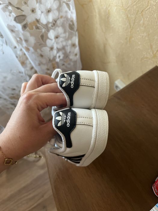 Adidas superstar дитячі в дуже гарному стані 14 см