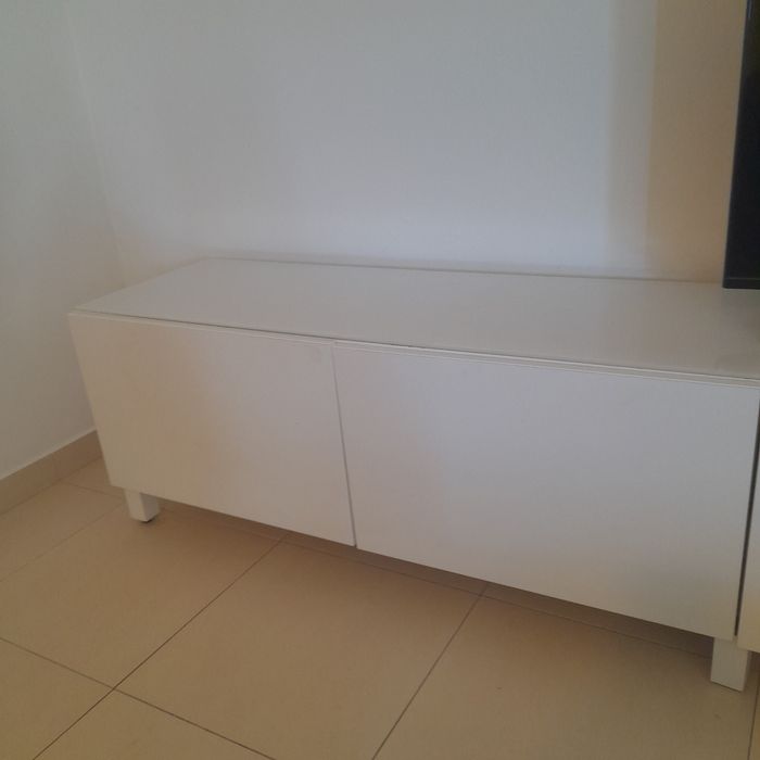 Móvel ikeia de 2 portas