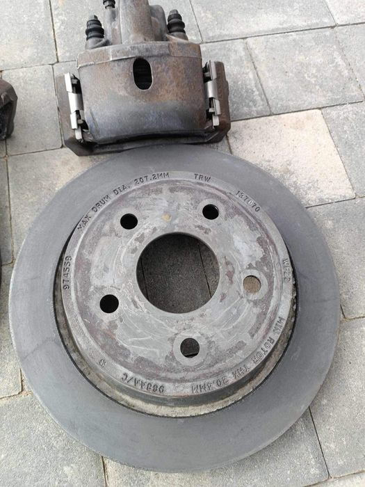 Tarcze plus zaciski tył DODGE 1500-57 HEMI